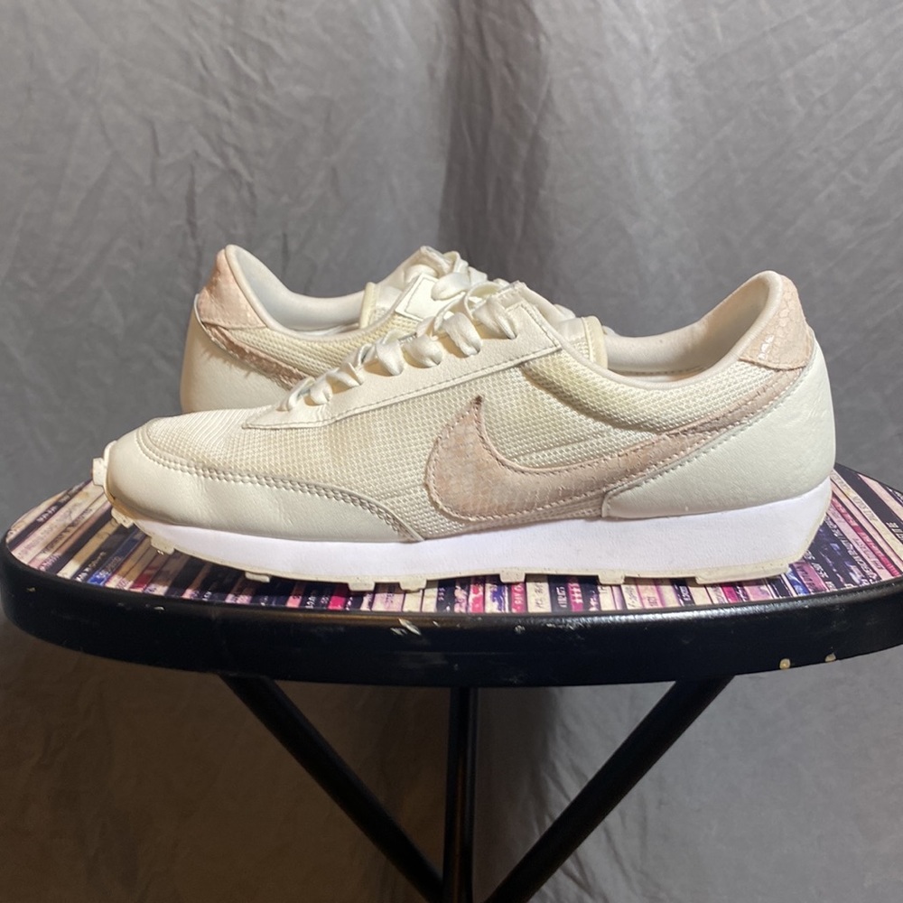 Wmns Nike Day Break Sail Snakeskin Sneakers - Picture 11 of 15